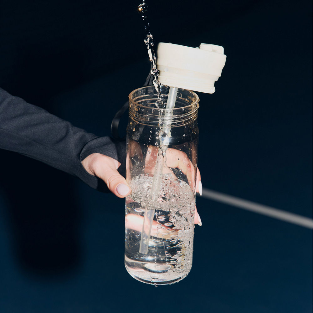 28oz-dualsip-plastic-bottle-t7 bevt0009_contigo_2225975_dualsip_28oz_oatmilkplastic_atf6